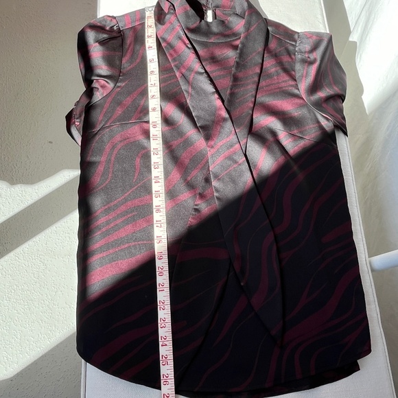Simons Contemporaine (S) tie-neck short sleeve top in black & burgundy, EUC. - Picture 11 of 13